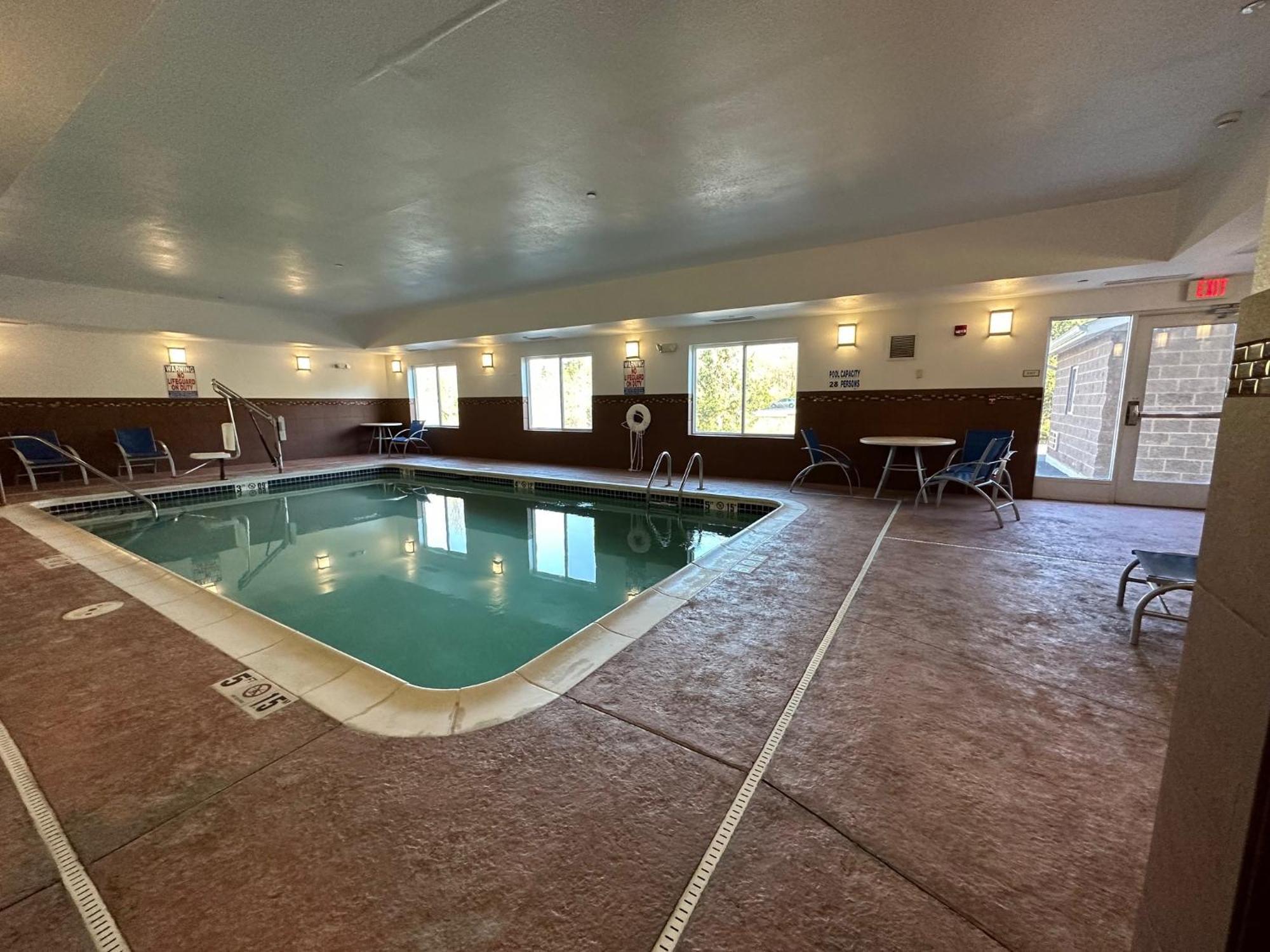 Holiday Inn Express&Suites Belle Vernon Extérieur photo