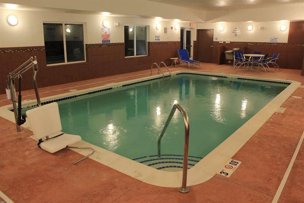 Holiday Inn Express&Suites Belle Vernon Extérieur photo